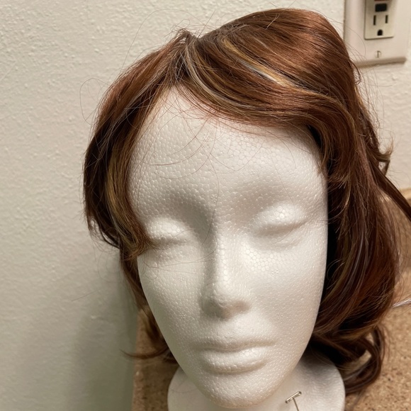 Shoulder Length Brown and Grey Synthetic Wig Unopened Brand New - Picture 2 of 4
